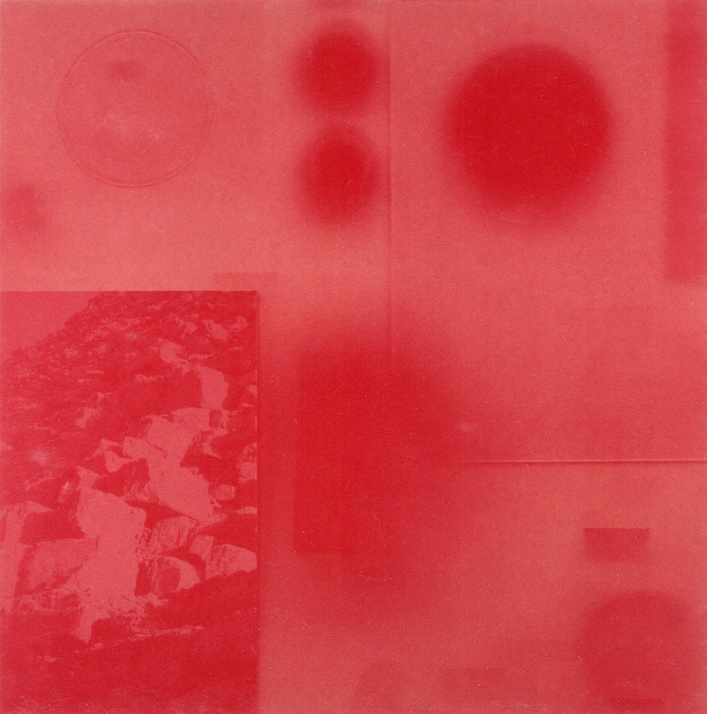 Nomadisch Werkstuk prt C, 1992 - red discs and blocks bleached into a coral field, a rocky landscape in the lower left.